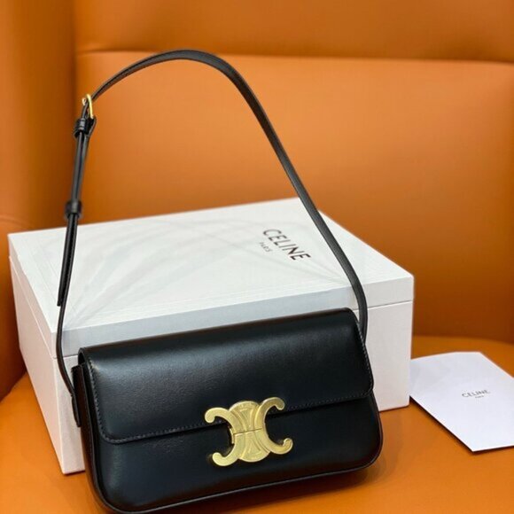 🌻🌻CELINE Triomphe shoulder Bag  With Box - Picture 1 of 5